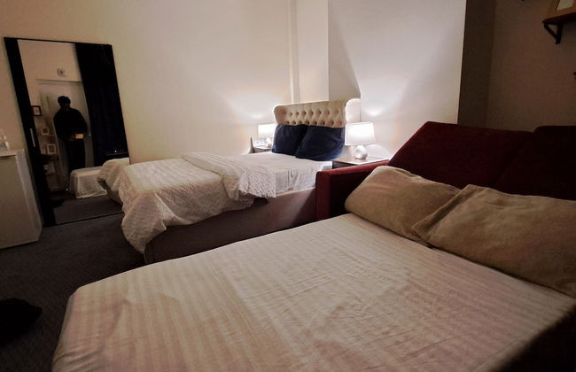 Family-friendly Studio Flat in Dagenham - Photo 3