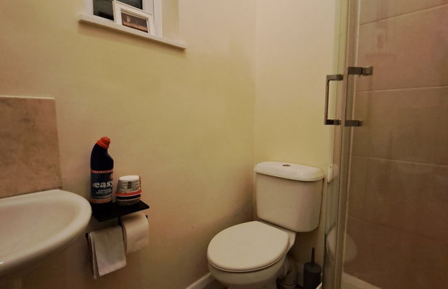 Family-friendly Studio Flat in Dagenham - Photo 7