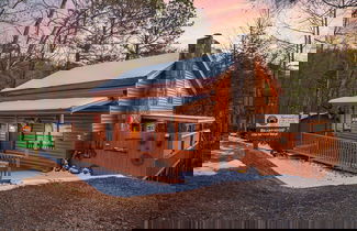 Foto 1 - Bearfootin' 3 Bedroom Cabin by RedAwning