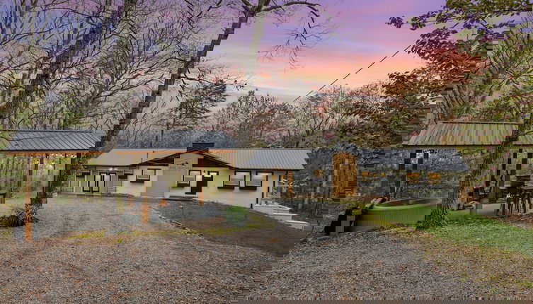 Foto 1 - Bluff Mountain Bungalow 4 Bedroom Home by RedAwning