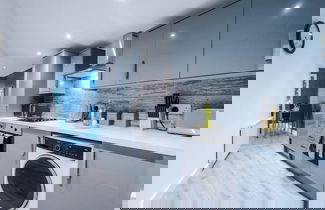 Photo 10 - One-bedroom by Media City UK by Belvilla