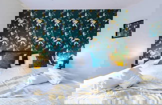 Photo 8 - One-bedroom by Media City UK by Belvilla