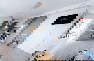 Photo 14 - One-bedroom by Media City UK by Belvilla