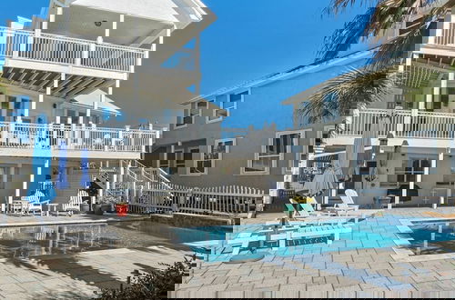 Foto 37 - Gulf-front, Private Pool ~ Stunning Gulf Views From All Levels + Beach Setup
