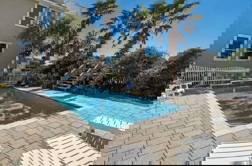 Foto 38 - Gulf-front, Private Pool ~ Stunning Gulf Views From All Levels + Beach Setup