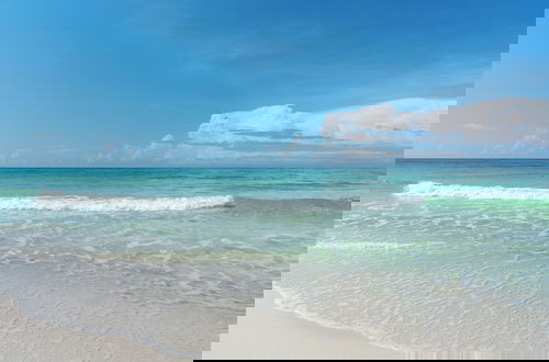 Foto 40 - Pet Friendly + Private Pool; Amazing Fenced Backyard, 5 Min Walk to Beach!