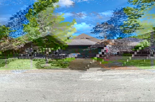 Foto 77 - Pico Village Resort by RedAwning