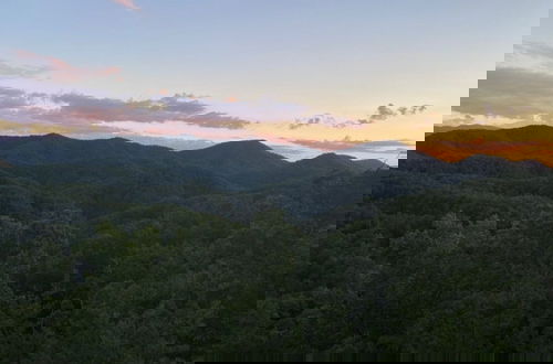 Foto 48 - The Hidden Owl Mountain Lodge 5 Bedroom Cabin by RedAwning