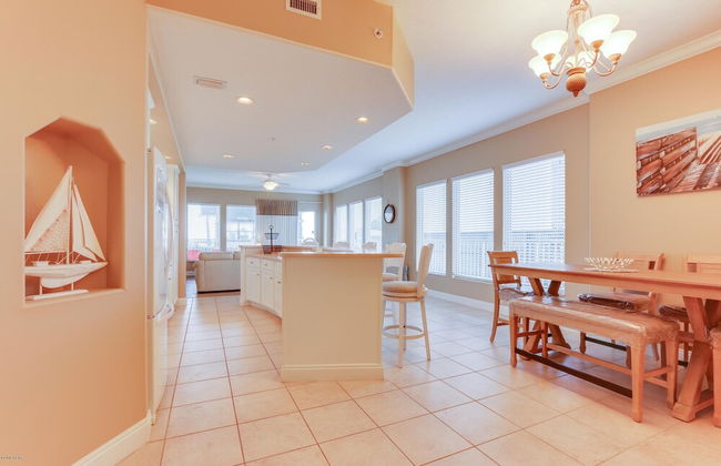 Comfortable Modern Condo with Amazing Ocean View from 750 sqft Balcony - Unit 0107 by RedAwning - Foto 9