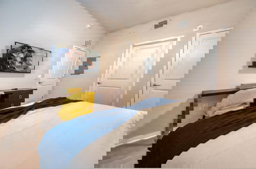 Foto 6 - Prime Location-spacious Condo for 8 Guests