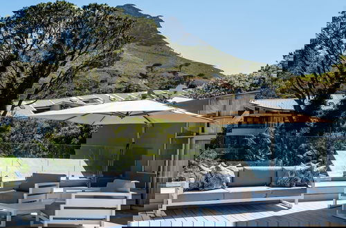 Foto 49 - Elegant Villa w Coastal Views Nestled Below Lions Head The Grange