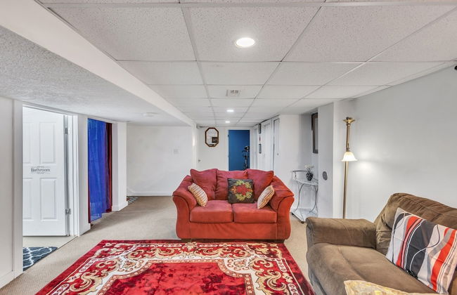 Lovely PET FRIENDLY three bedroom in desirable Urbandale Location! 3 Home by RedAwning - Photo 30
