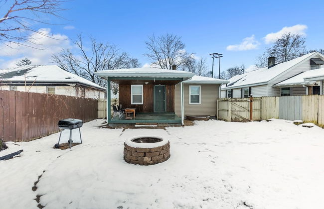 Lovely PET FRIENDLY three bedroom in desirable Urbandale Location! 3 Home by RedAwning - Photo 31