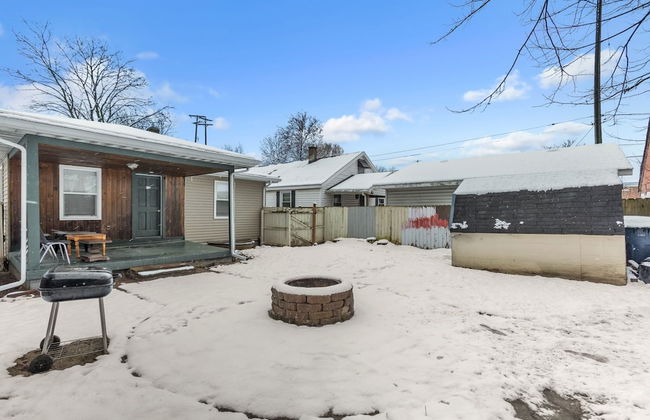 Lovely PET FRIENDLY three bedroom in desirable Urbandale Location! 3 Home by RedAwning - Photo 34