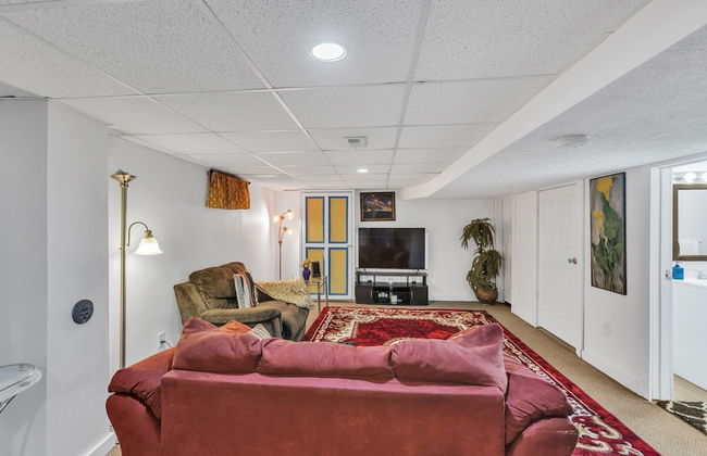 Lovely PET FRIENDLY three bedroom in desirable Urbandale Location! 3 Home by RedAwning - Photo 25