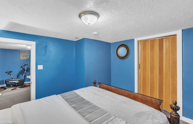 Lovely PET FRIENDLY three bedroom in desirable Urbandale Location! 3 Home by RedAwning - Photo 10