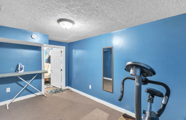 Lovely PET FRIENDLY three bedroom in desirable Urbandale Location! 3 Home by RedAwning - Photo 21