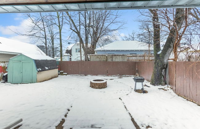 Lovely PET FRIENDLY three bedroom in desirable Urbandale Location! 3 Home by RedAwning - Photo 33