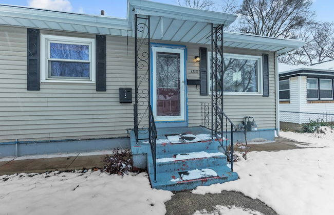 Lovely PET FRIENDLY three bedroom in desirable Urbandale Location! 3 Home by RedAwning - Photo 44