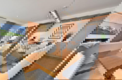 Foto 11 - Stunning 4-bdr Penthouse With Rooftop Deck Ski-in out Access Pool hot Tubs 5-star Amenities