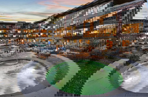 Foto 6 - Stunning 4-bdr Penthouse With Rooftop Deck Ski-in out Access Pool hot Tubs 5-star Amenities