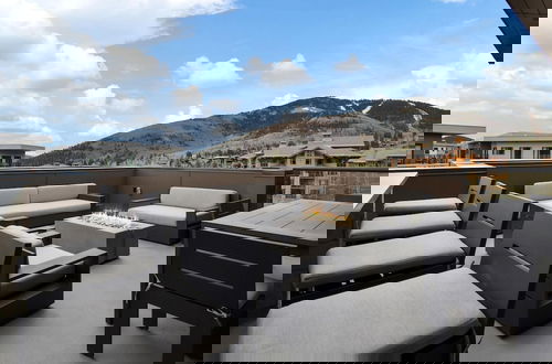 Foto 25 - Stunning 4-bdr Penthouse With Rooftop Deck Ski-in out Access Pool hot Tubs 5-star Amenities