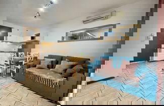 Foto 1 - Modern Seaside Flat by the Pool