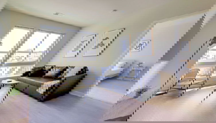 Foto 1 - Stylish 2BR Condo in Alexandria
