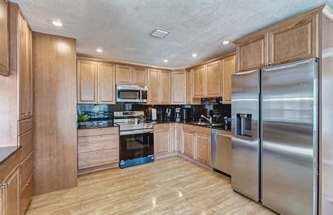 Beautifully Renovated 5 Bedroom with Guest House 5 Home by RedAwning - Foto 23