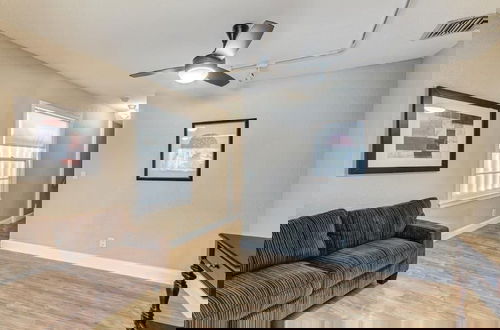 Foto 36 - Beautifully Renovated 5 Bedroom with Guest House 5 Home by RedAwning