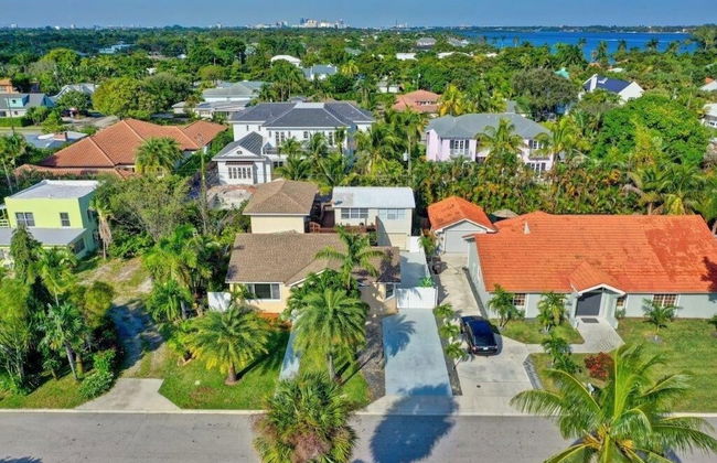 Beautifully Renovated 5 Bedroom with Guest House 5 Home by RedAwning - Foto 65