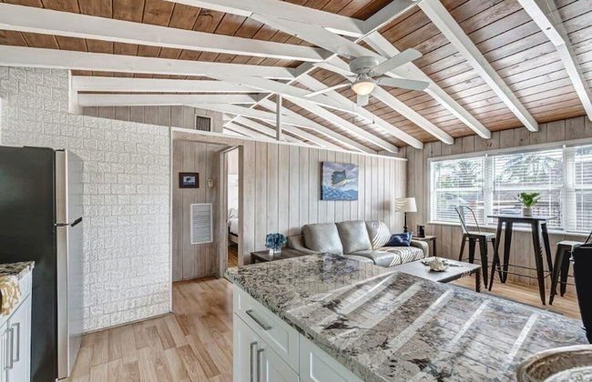 Beautifully Renovated 5 Bedroom with Guest House 5 Home by RedAwning - Foto 18