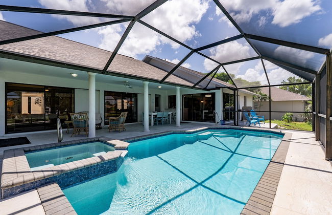 Beautiful Private Pool Home In-between Fort Myers Beach And Sanibel Island 3 Bedroom Home by RedAwning - Foto 1