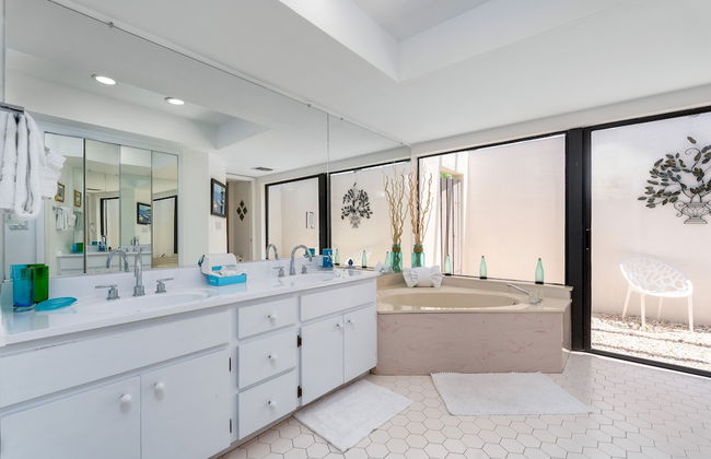 Beautiful Private Pool Home In-between Fort Myers Beach And Sanibel Island 3 Bedroom Home by RedAwning - Foto 17