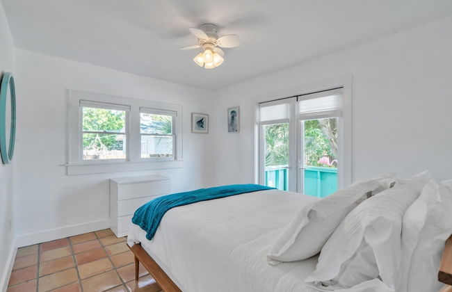 Sarasota, Fl Bungalow Bright & Breezy Coastal Vibes - 10 Mins To White Sand Beaches 2 Bedroom Home by RedAwning - Foto 2