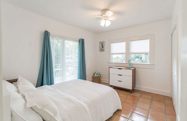 Sarasota, Fl Bungalow Bright & Breezy Coastal Vibes - 10 Mins To White Sand Beaches 2 Bedroom Home by RedAwning - Foto 5