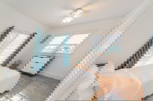 Foto 5 - Sarasota, Fl Bungalow Bright & Breezy Coastal Vibes - 10 Mins To White Sand Beaches 2 Bedroom Home by RedAwning