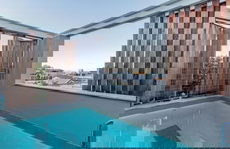 Photo 3 - Stylish Apartment With Rooftop Deck Pool 53 Napier