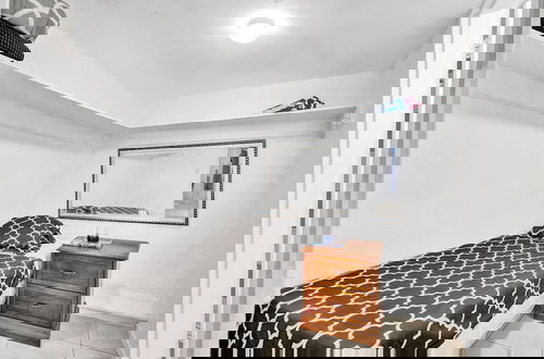 Photo 9 - Beautiful Cozy 1br Apartment Walk From the Ocean!