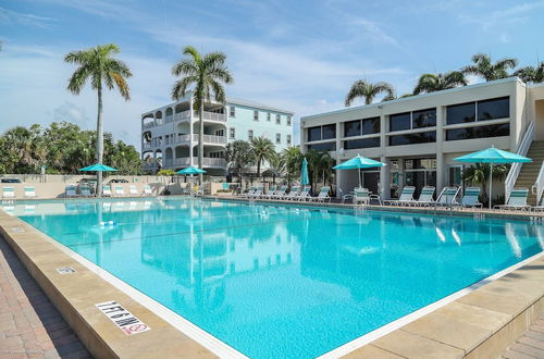 Photo 5 - Palm Bay Club 7th Floor On Complex Private Beach