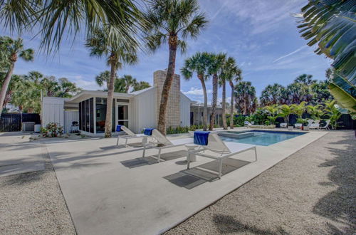 Photo 18 - Majestic Mid-century Modern Pool Home