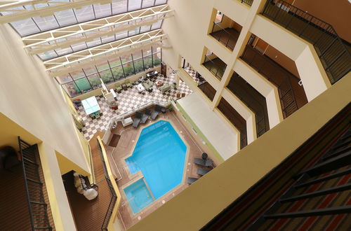 Photo 10 - The Atrium Resort, Virginia Beach by Vacatia