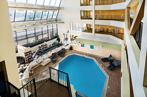 Photo 11 - The Atrium Resort, Virginia Beach by Vacatia