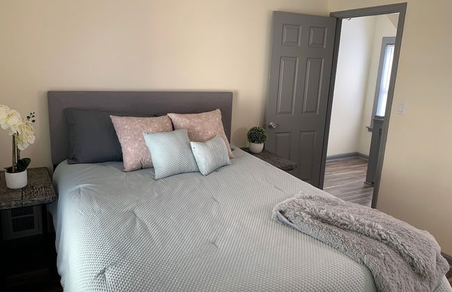 The Southside Villa - With Private Yard & Parking, Near Falls & Casino by Niagara Hospitality - Foto 13