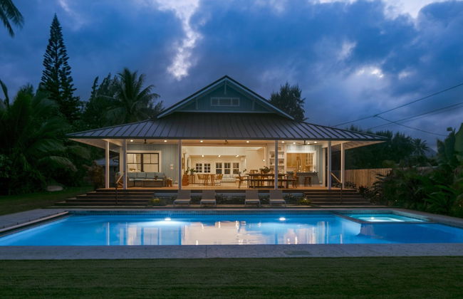 Gorgeous Renovated 1937 Plantation Style Beach House 50 Steps To The Center Of The Beach 5 Bedroom Home by RedAwning - Foto 1
