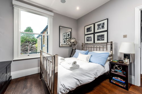 Photo 6 - Luxurious Wandsworth Home Close to Putney Heath by Underthedoormat