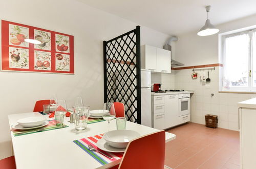 Photo 13 - Red & White Vatican Apartment