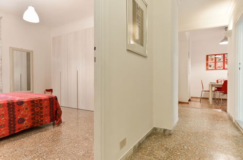 Photo 9 - Red & White Vatican Apartment