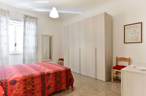 Photo 7 - Red & White Vatican Apartment