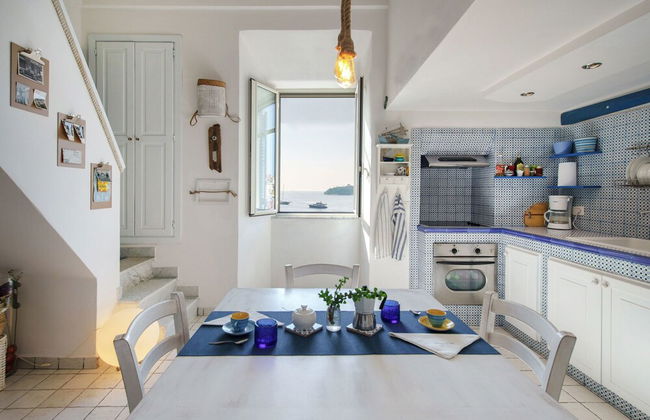 Corricella Sea Window - Photo 4
